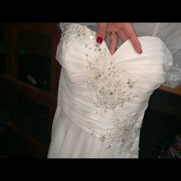 Wedding dress and veil set - Picture 3 of 6